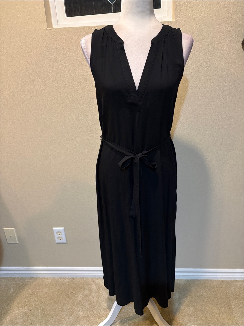 GAP Black Sleeveless V-Neck Tie-Waist Midi Dress with Side Slits-Size XS